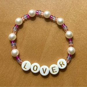 Taylor Swift LOVER ♡ beaded friendship bracelet with pearl and pink